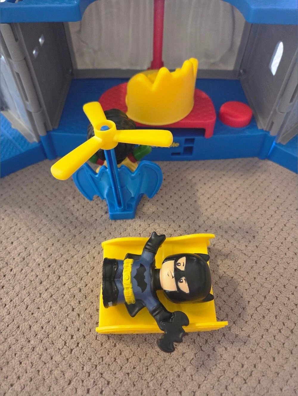 2019 Fisher-Price Little People DC Super Friends Batcave Playset Batman Robin